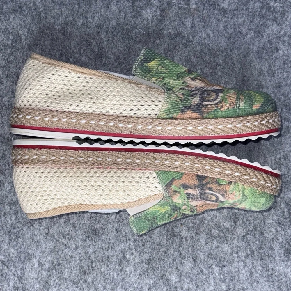 Goby Women's‎ Green Tiger Eyes Man Made Slip-On Sneaker Espadrille Shoes- Sz 10